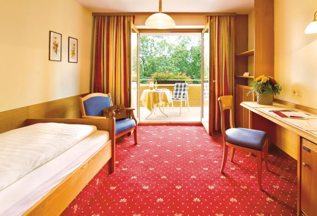 Hotel Astoria - Alexandra Kraemer Ek Bad Fussing