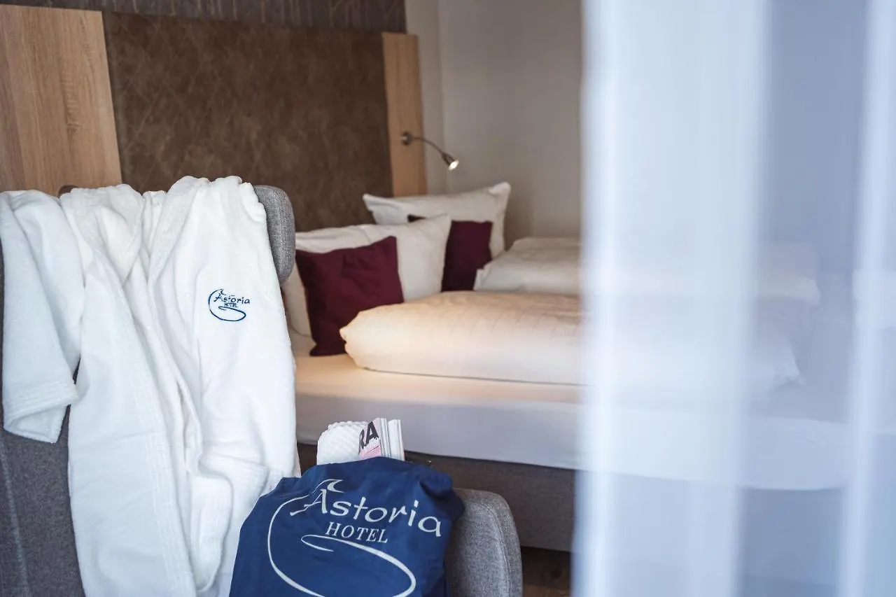 Hotel Astoria - Alexandra Kraemer Ek Bad Fussing