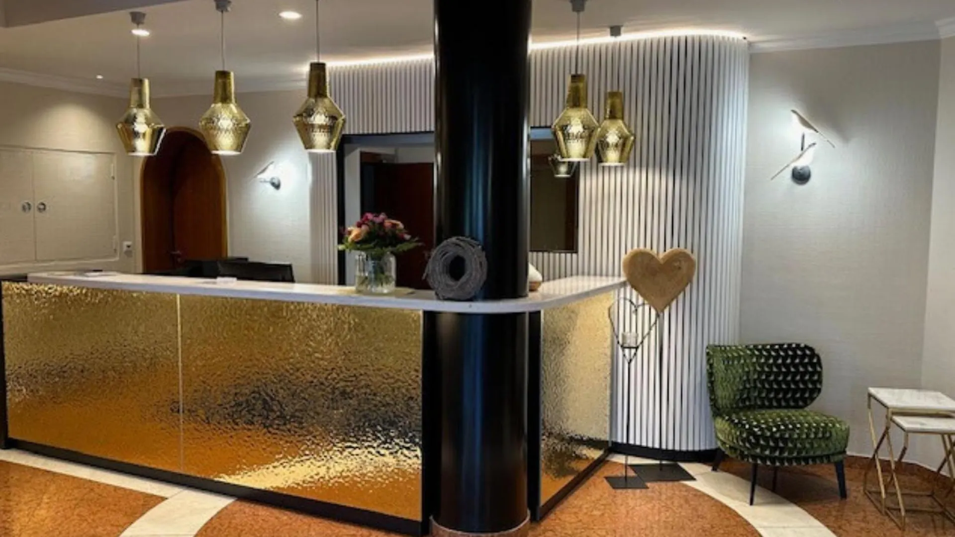 Hotel Astoria - Alexandra Kraemer Ek Bad Fussing